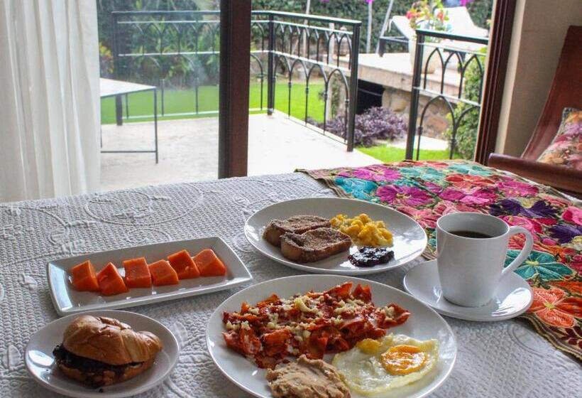 Lindo Ajijic Bed & Breakfast