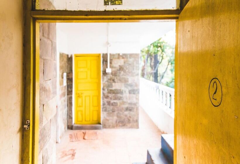 Roadhouse Hostel Arambol Goa