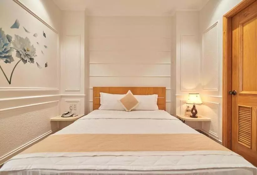 Bin Bin 10   Mimosa Hotel Near Tan Son Nhat Airport