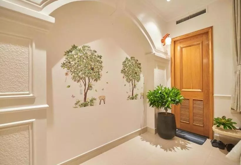 Bin Bin 10   Mimosa Hotel Near Tan Son Nhat Airport