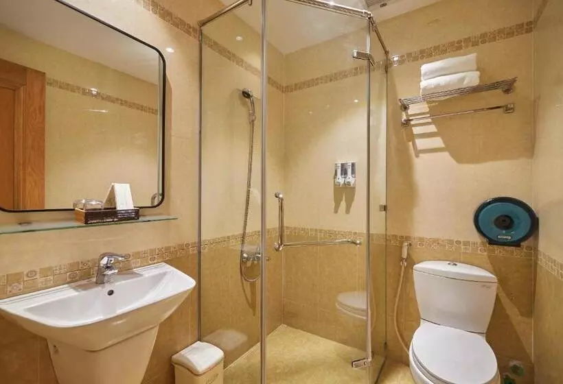Bin Bin 10   Mimosa Hotel Near Tan Son Nhat Airport