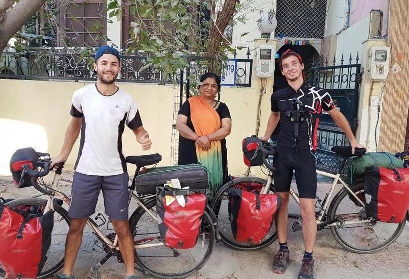 酒店 Anukampa Paying Guest House