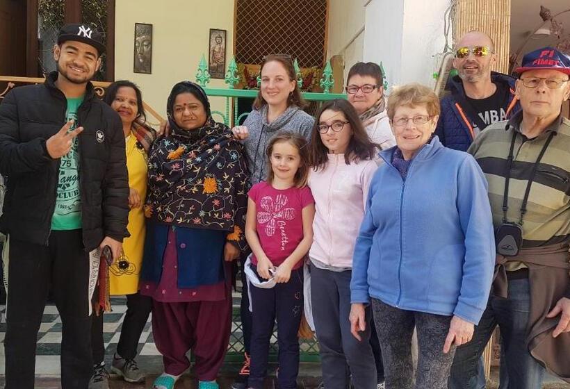 酒店 Anukampa Paying Guest House