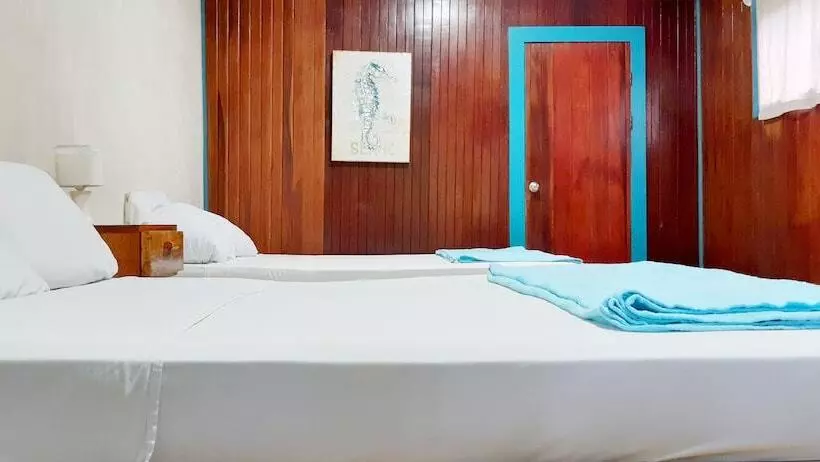 Hotelli Lapalapa Beachfront