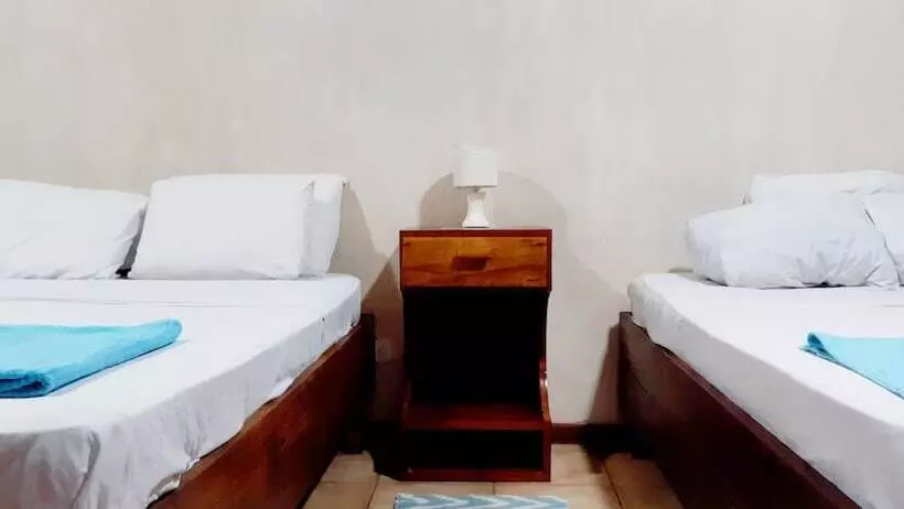 Hotelli Lapalapa Beachfront