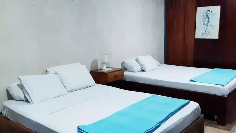 Hotelli Lapalapa Beachfront