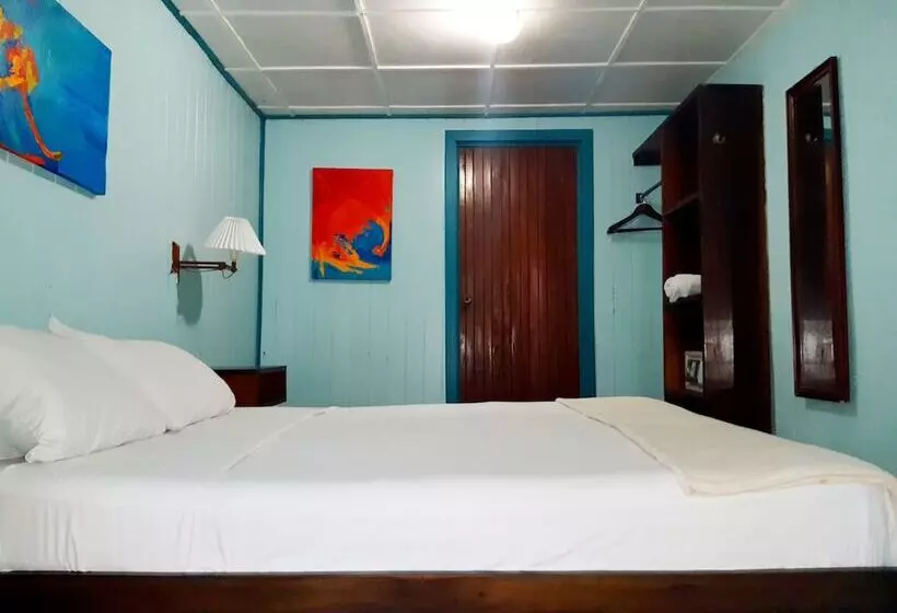 Hotelli Lapalapa Beachfront