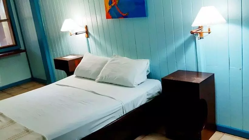 Hotelli Lapalapa Beachfront