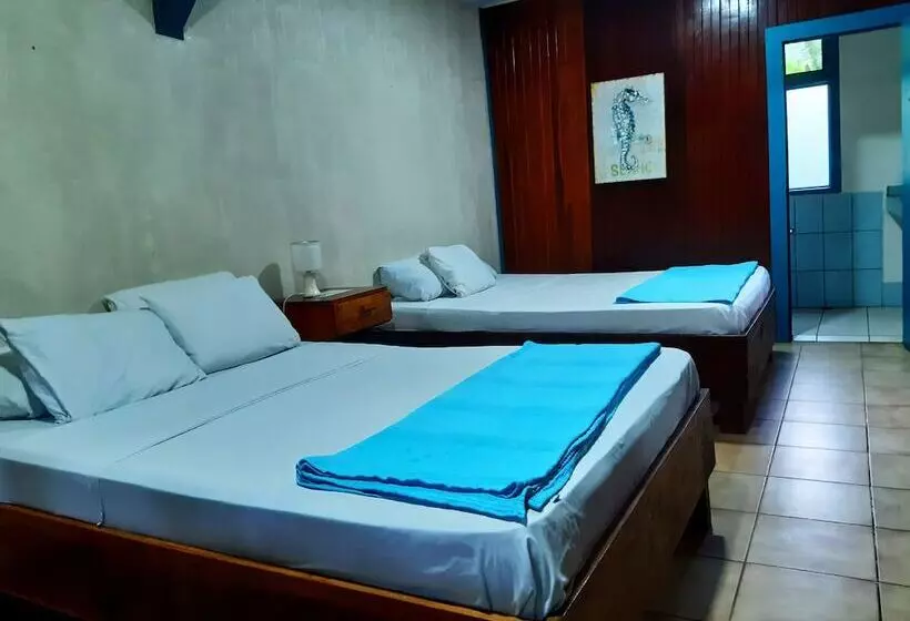 Hotelli Lapalapa Beachfront