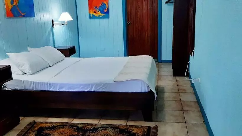 Hotelli Lapalapa Beachfront