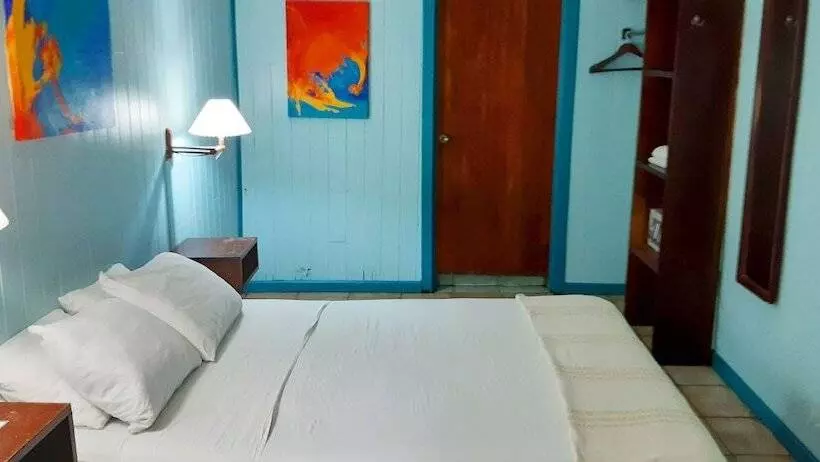 Hotelli Lapalapa Beachfront