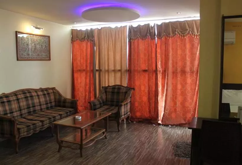 هتل Orange Inn