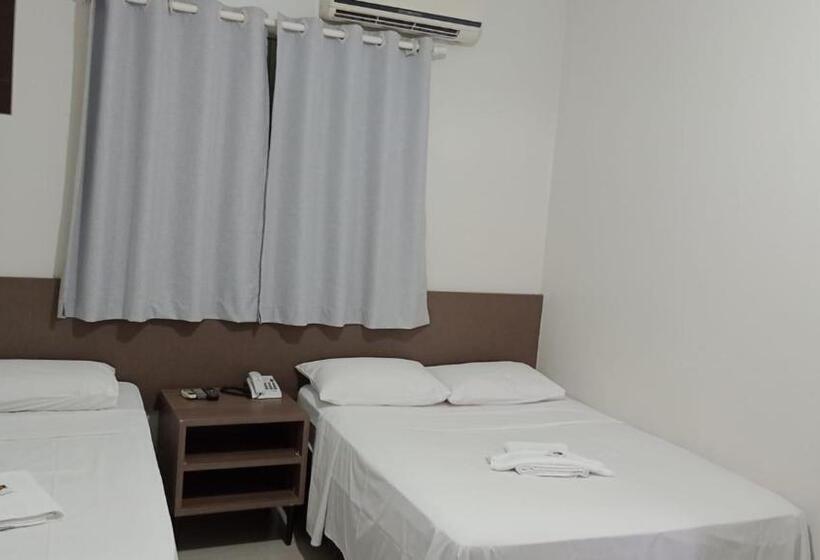 ホテル Plaza Pontes E Lacerda