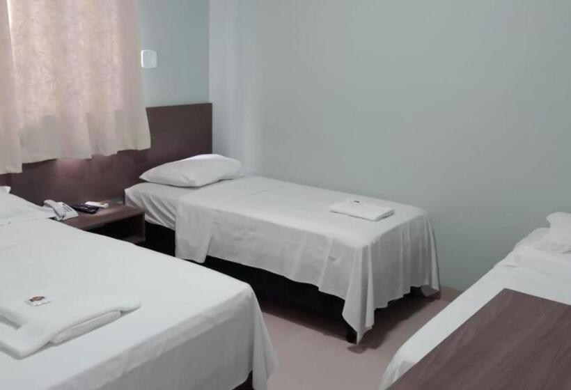 ホテル Plaza Pontes E Lacerda