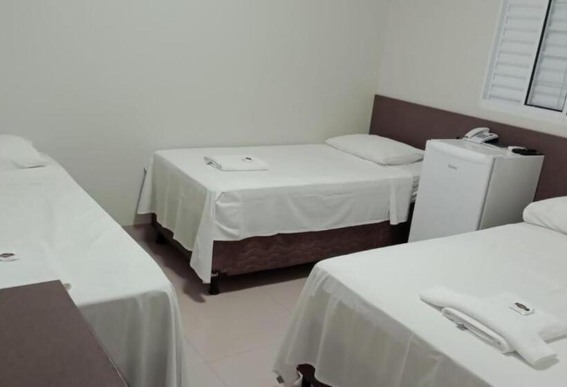 ホテル Plaza Pontes E Lacerda