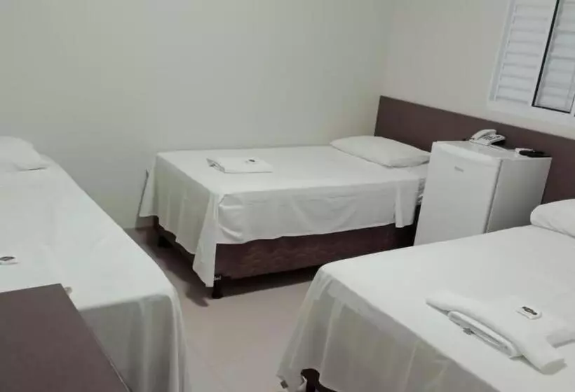 Hotelli Plaza Pontes E Lacerda