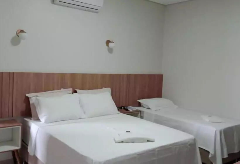 Hotelli Plaza Pontes E Lacerda