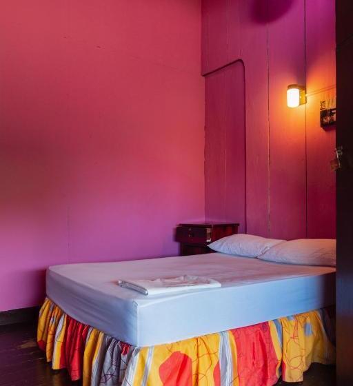 هاستل Hostal Lazybones