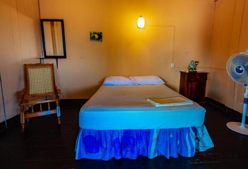 هاستل Hostal Lazybones