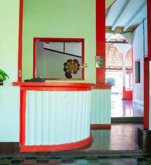 هاستل Hostal Lazybones