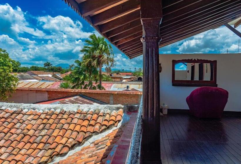 هاستل Hostal Lazybones