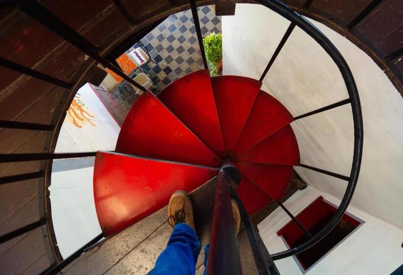 هاستل Hostal Lazybones