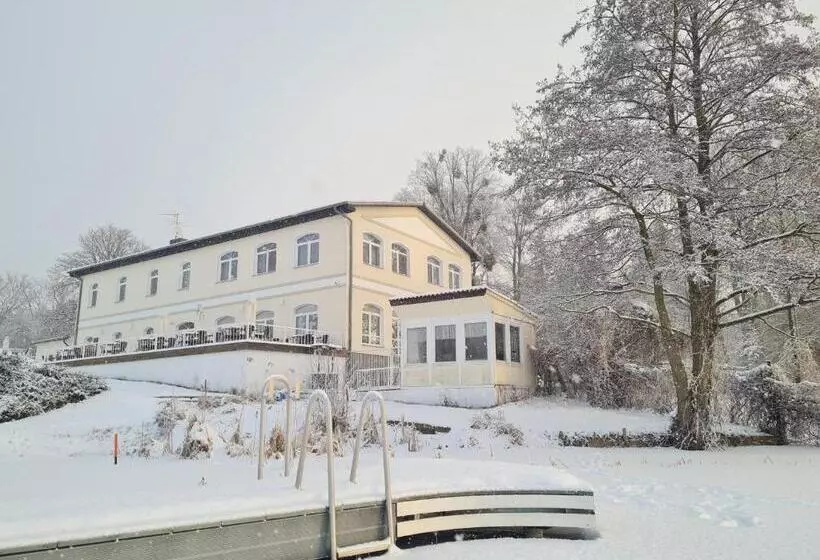 Hotelli & Restaurant Haus Am See