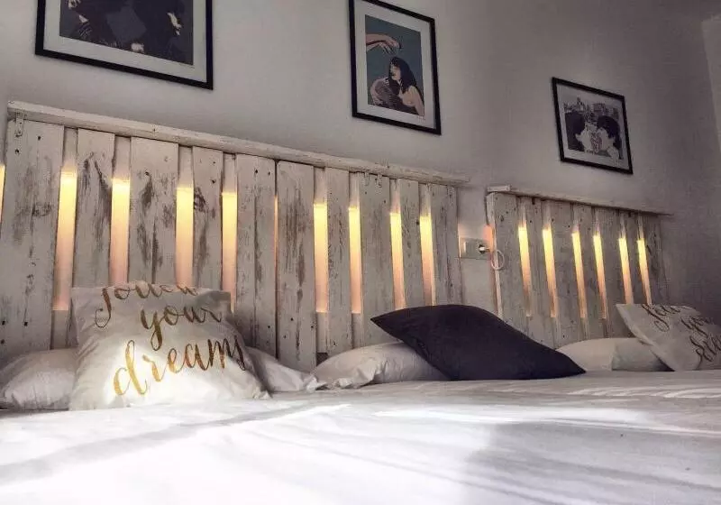 Retkeilymaja Hostal Ciempozuelos, Cerca Del Parque Warner Y Madrid