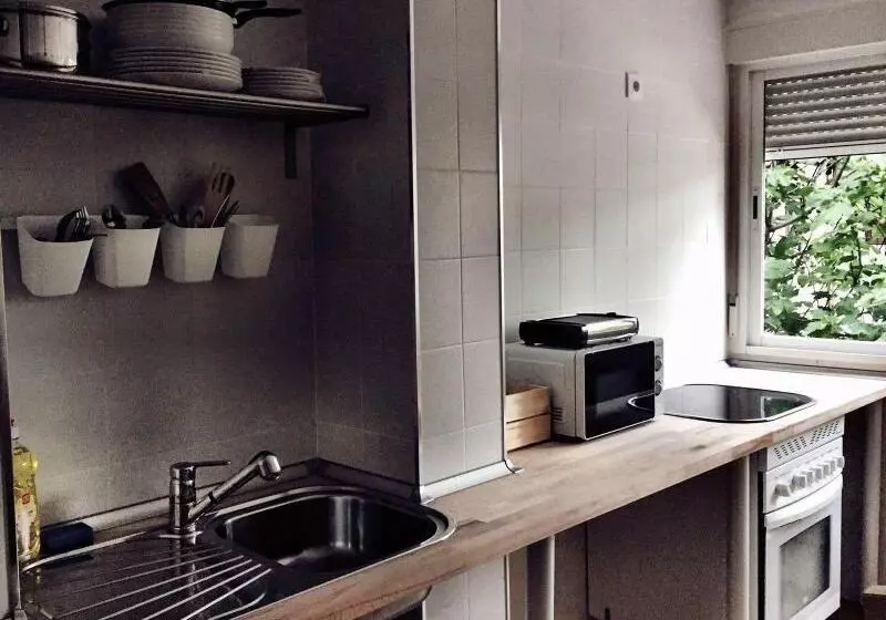 Retkeilymaja Hostal Ciempozuelos, Cerca Del Parque Warner Y Madrid