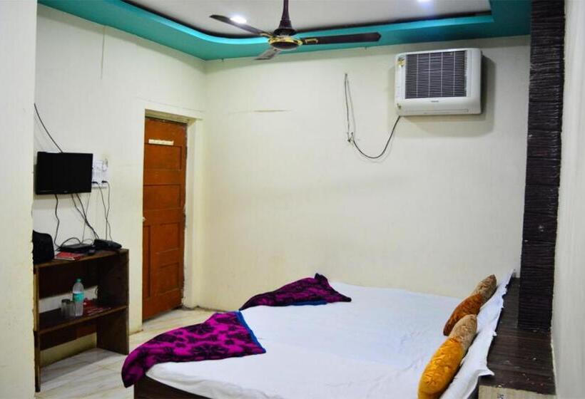 בית מלון כפרי Bholenath Palace   Infront Of Mahakal Temple