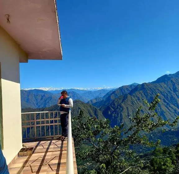 ホテル Trimurti Pine Valley Resort