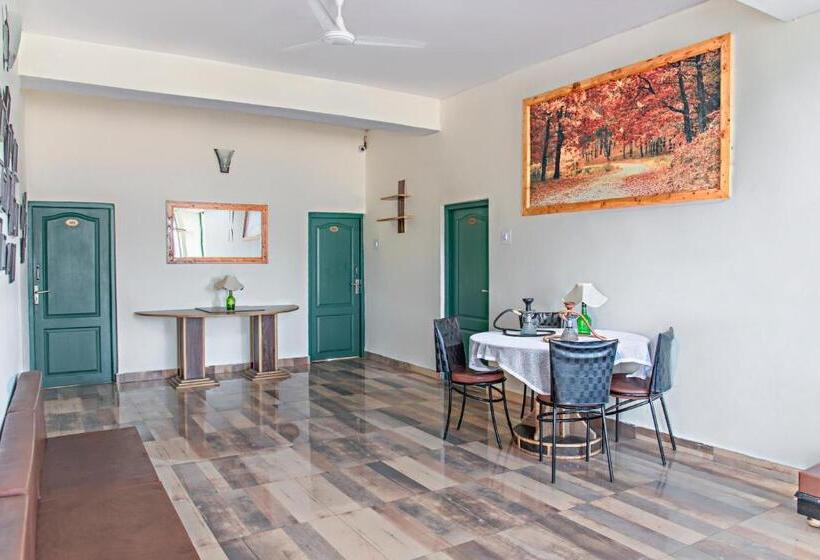 בית מלון כפרי Trimurti Pine Valley Resort