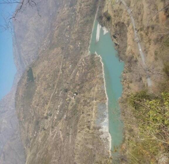 בית מלון כפרי Trimurti Pine Valley Resort