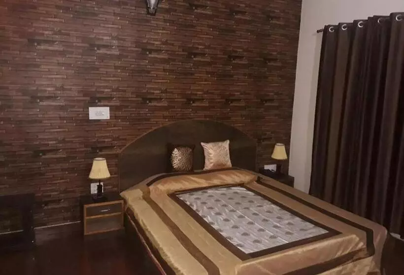 ホテル Trimurti Pine Valley Resort