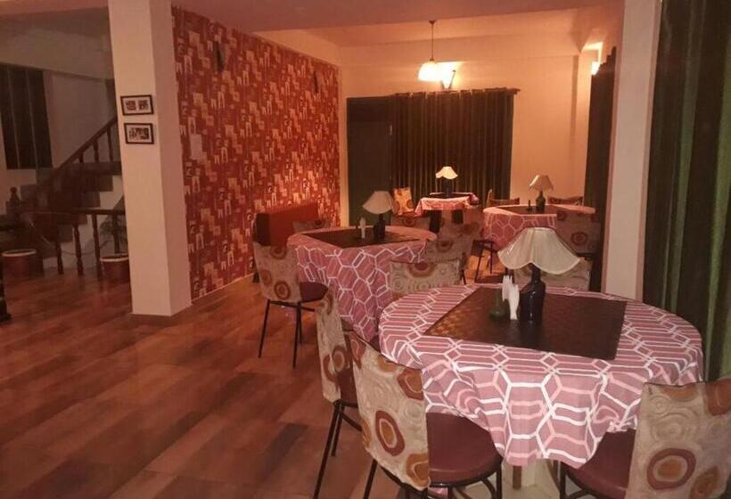 בית מלון כפרי Trimurti Pine Valley Resort