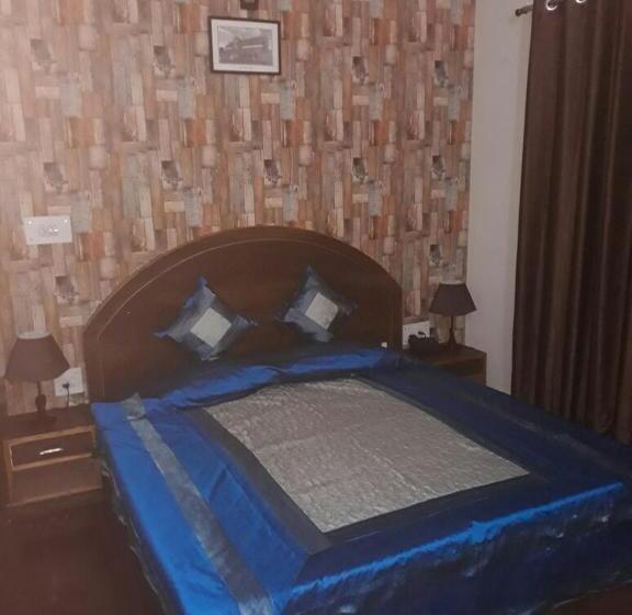 בית מלון כפרי Trimurti Pine Valley Resort