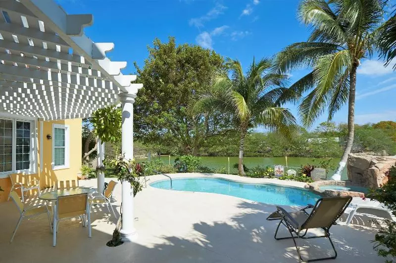 Shangri La Boutique Bed & Breakfast