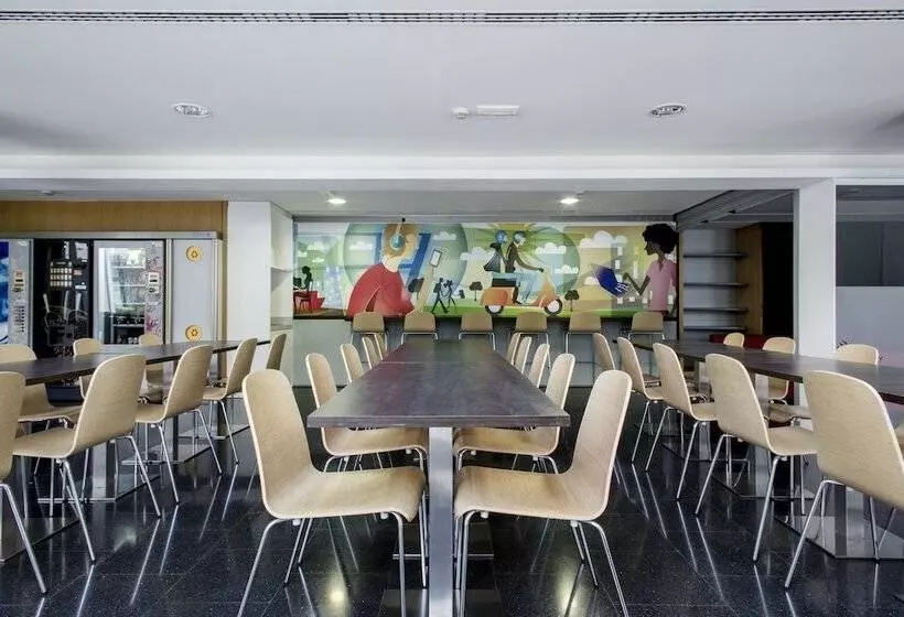 ユースホステル Residencia Universitaria Roberto De Nobili