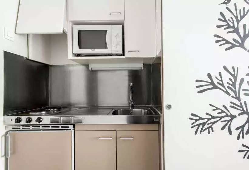 ユースホステル Residencia Universitaria Roberto De Nobili