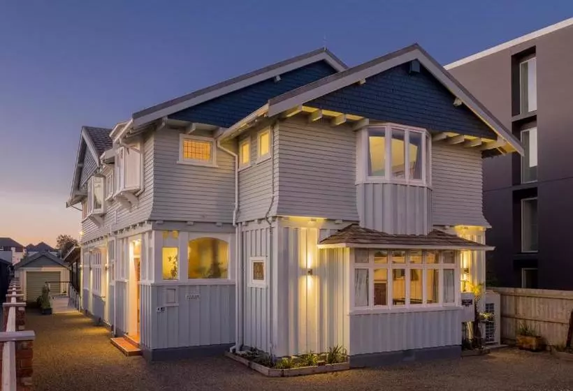 تختخواب و صبحانه Eco Villa