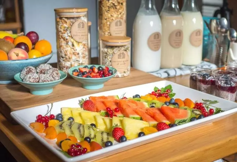 تختخواب و صبحانه Eco Villa