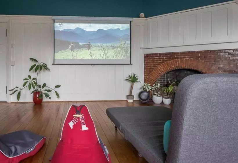 تختخواب و صبحانه Eco Villa