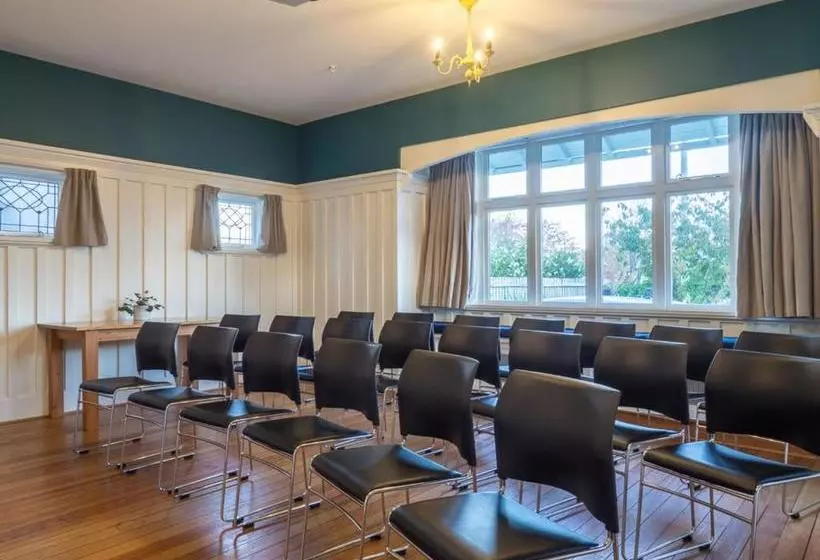 تختخواب و صبحانه Eco Villa