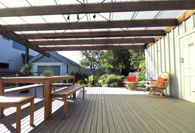 تختخواب و صبحانه Eco Villa