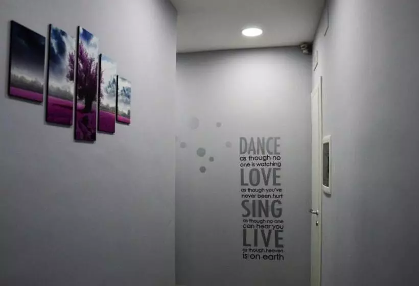 تختخواب و صبحانه Iris Inn