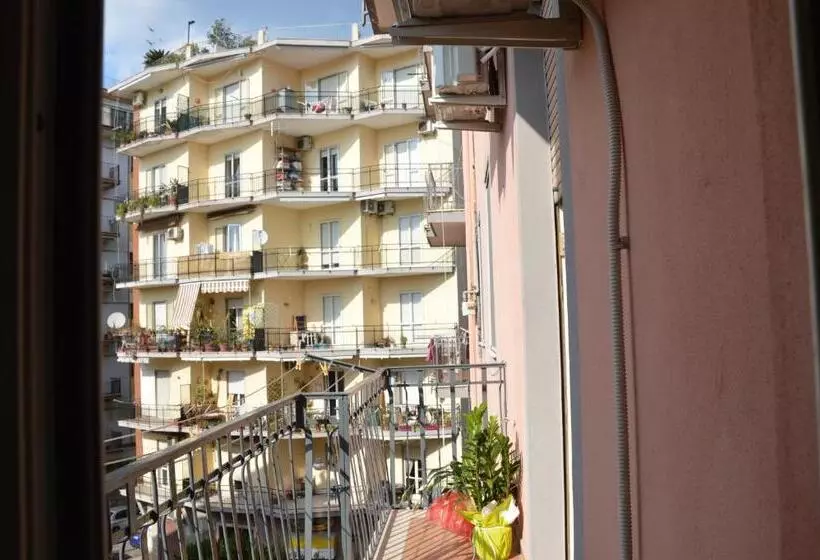 تختخواب و صبحانه Iris Inn