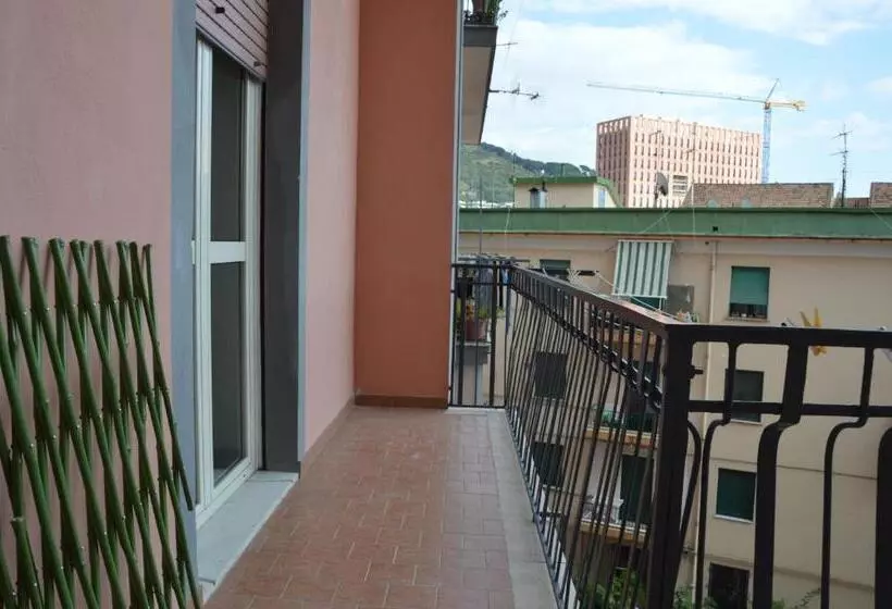 تختخواب و صبحانه Iris Inn