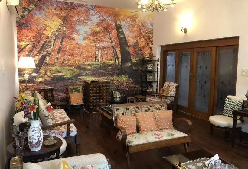 تختخواب و صبحانه Luxurious Homestay  Chandīgarh