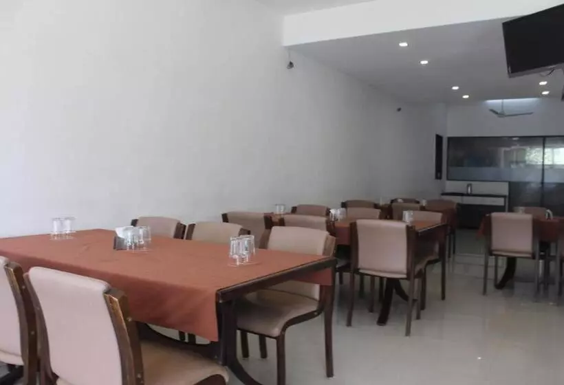Hotelli Ambica