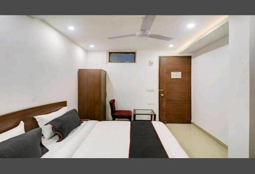 ホテル Aravali Inn